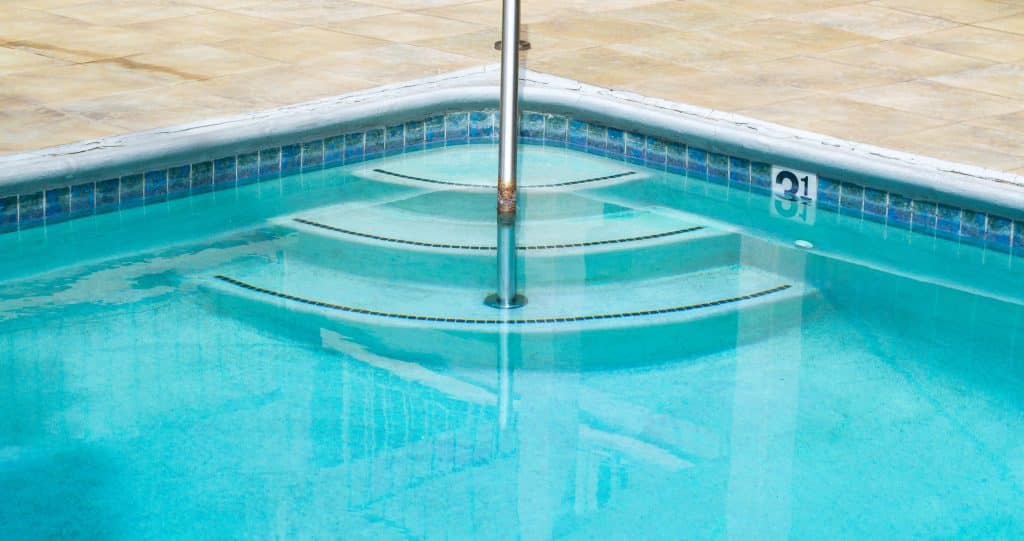 nettoyer liner piscine