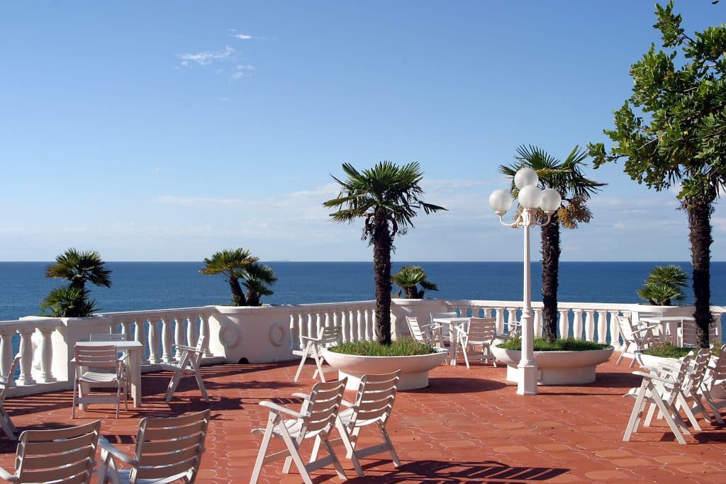 terrasse au bord de la mer