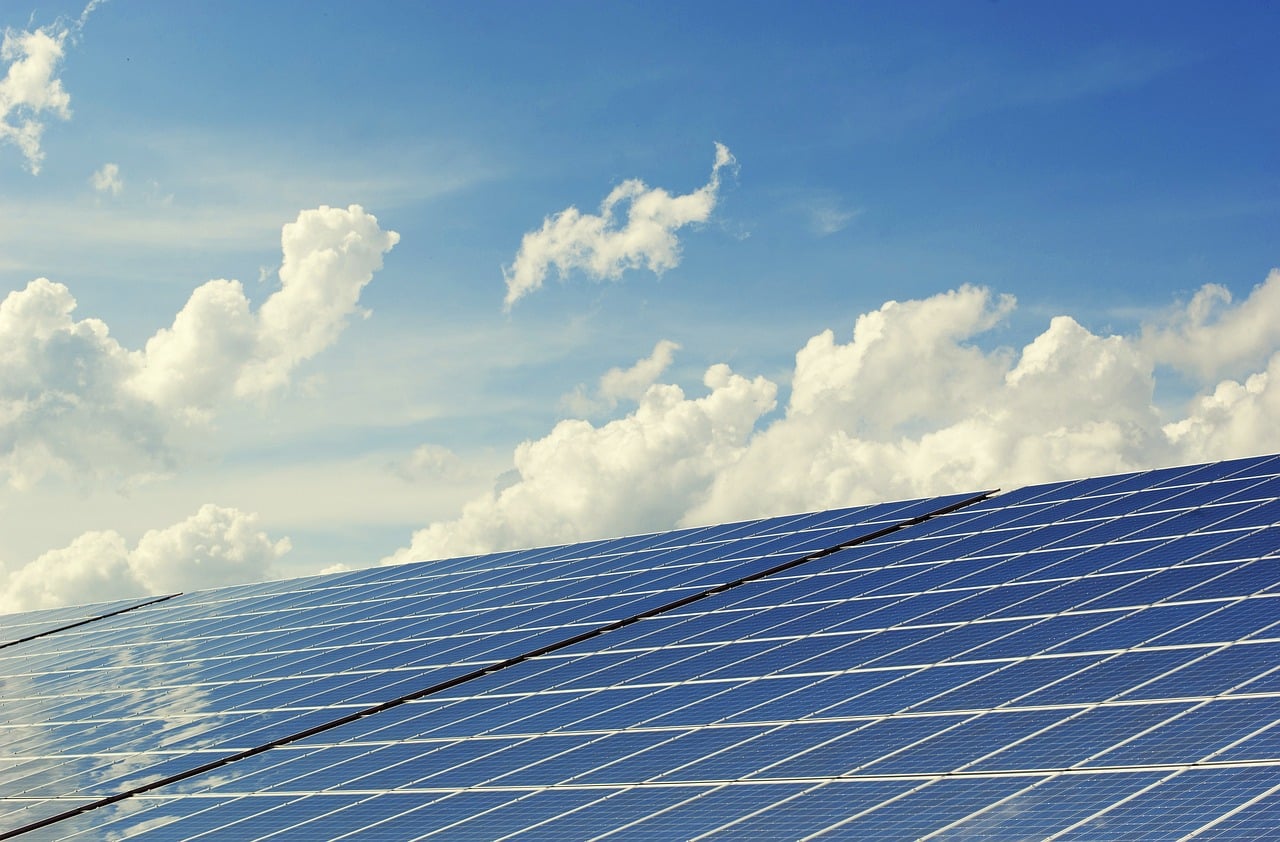 découvrez les panneaux solaires flexibles, une solution innovante et adaptable pour produire de l'énergie solaire. léger et facile à installer, idéal pour les toits, les camping-cars ou les bateaux, ces panneaux optimisent l'espace tout en offrant une performance énergétique remarquable.