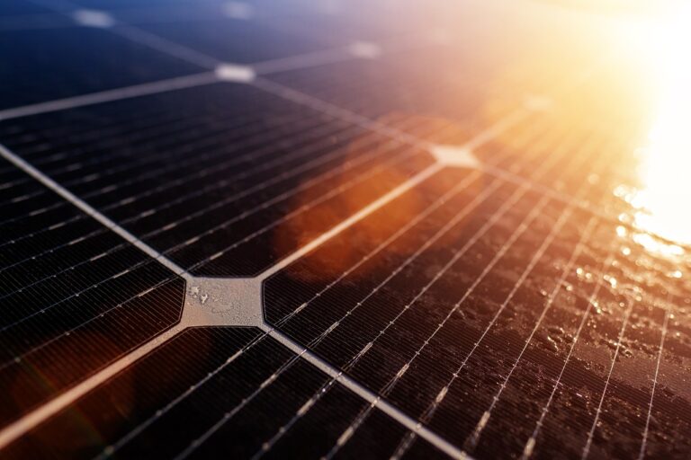 découvrez comment un régulateur solaire optimise la performance de vos panneaux solaires, prolonge la durée de vie de vos batteries et garantit une énergie renouvelable efficace et fiable. informez-vous sur les avantages et les caractéristiques essentiels pour un système solaire performant.