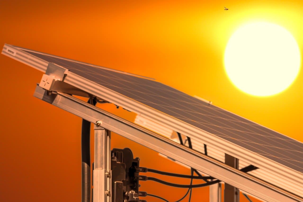 découvrez l'efficacité des panneaux solaires bifaciaux, qui captent la lumière des deux côtés pour maximiser la production d'énergie. optez pour une solution durable et performante pour vos besoins énergétiques.